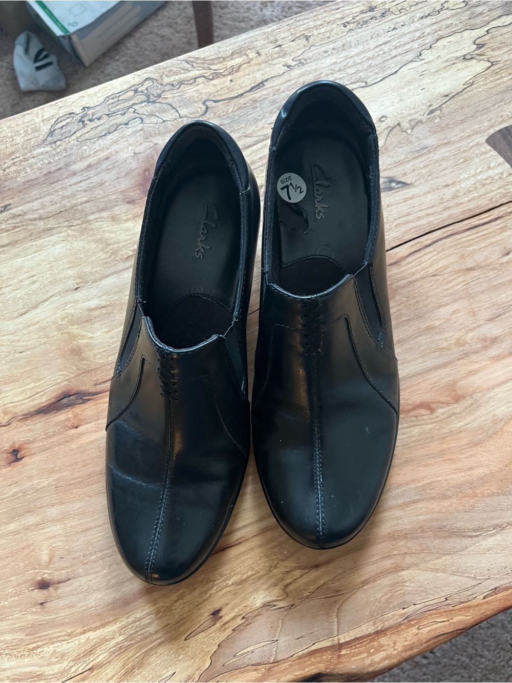 Clarks womans Black Leather Slip-On Loafers- see photo where size tag tore off